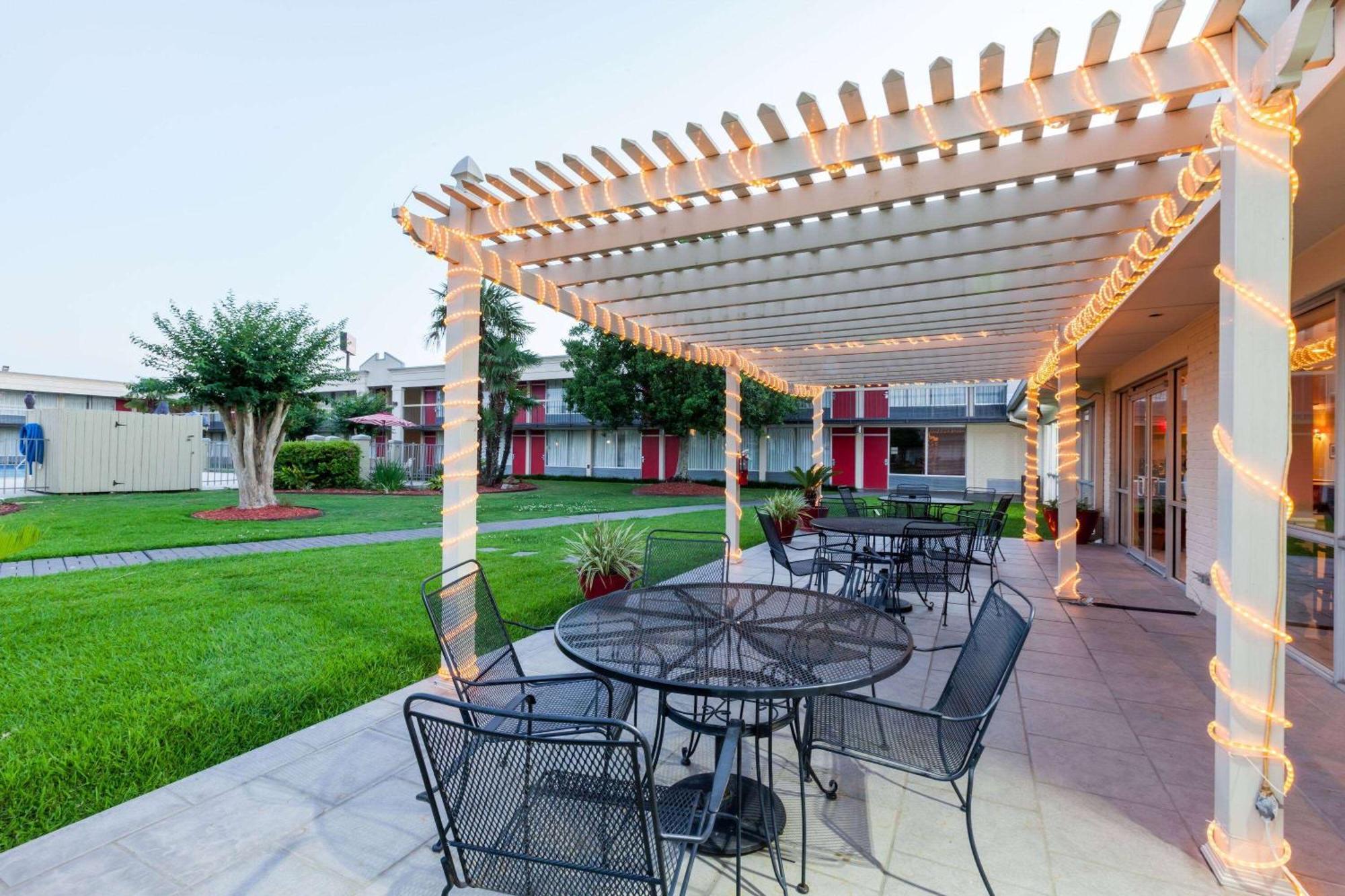 מלון Ramada By Wyndham ניו איבריה מראה חיצוני תמונה