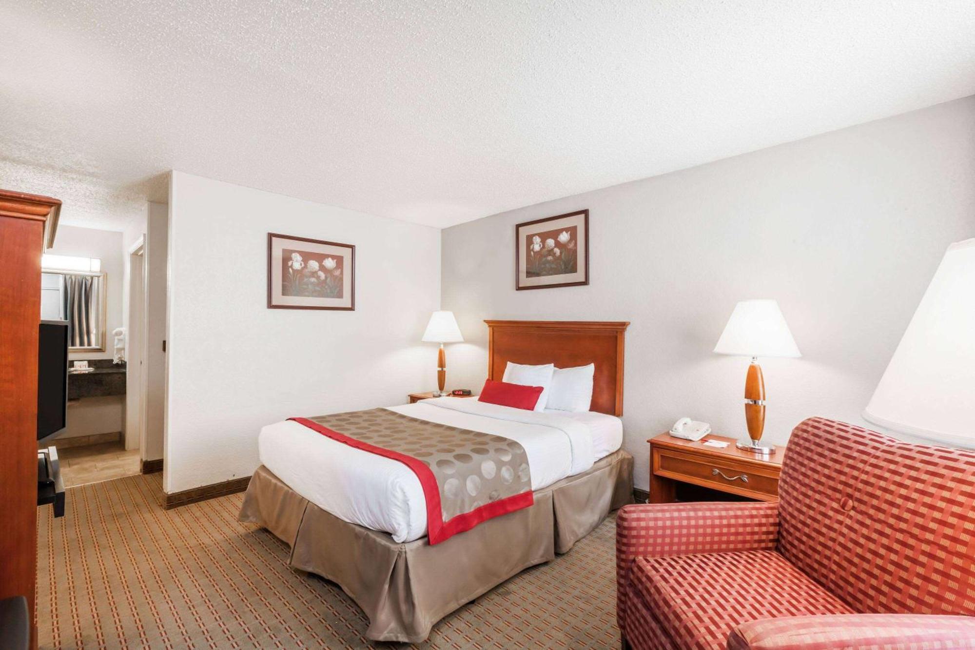 מלון Ramada By Wyndham ניו איבריה מראה חיצוני תמונה